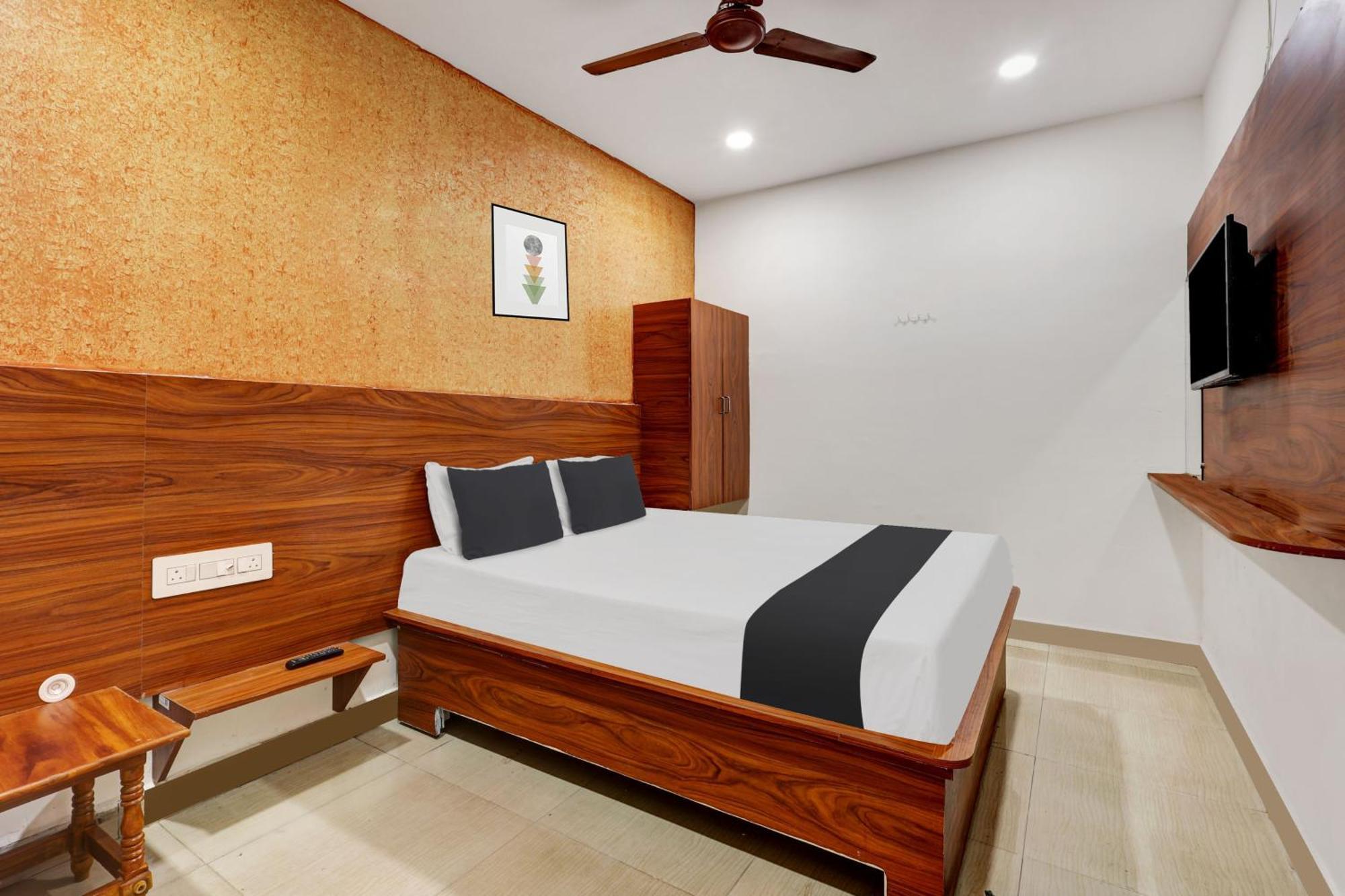 Hotel O Gangothri Lodge Вишакхапатнам Экстерьер фото