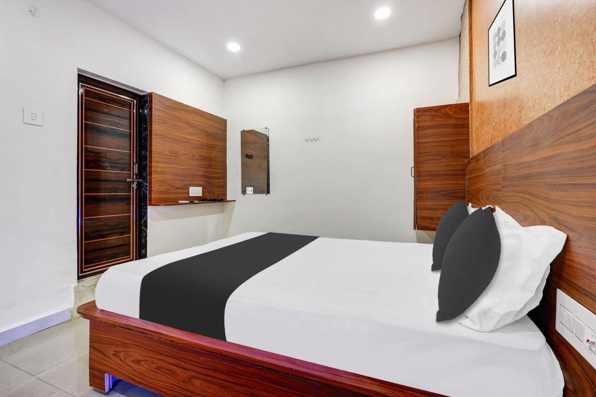 Hotel O Gangothri Lodge Вишакхапатнам Экстерьер фото