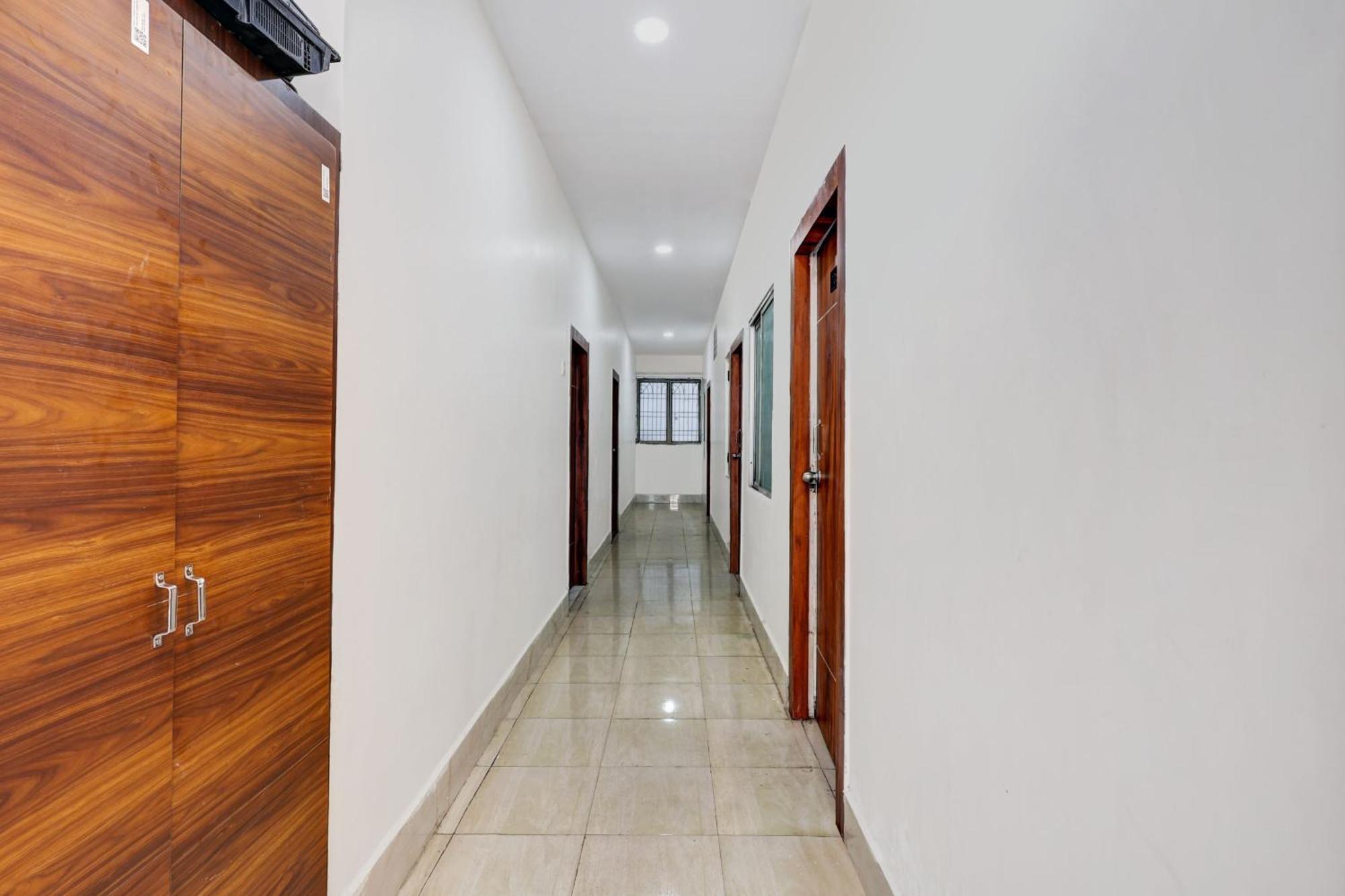 Hotel O Gangothri Lodge Вишакхапатнам Экстерьер фото